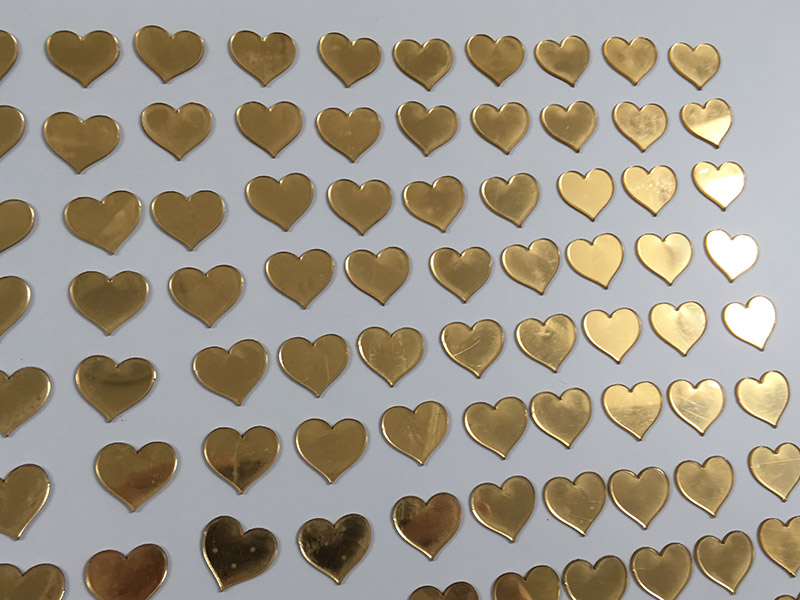 80 zlatých zrcadlových srdíček samolepky na zeď, 80 zlatých zrcadlových srdíček 3D nálepky na stěnu, 80 zlatých zrcadlových srdíček 3D plastická dekorace na zeď