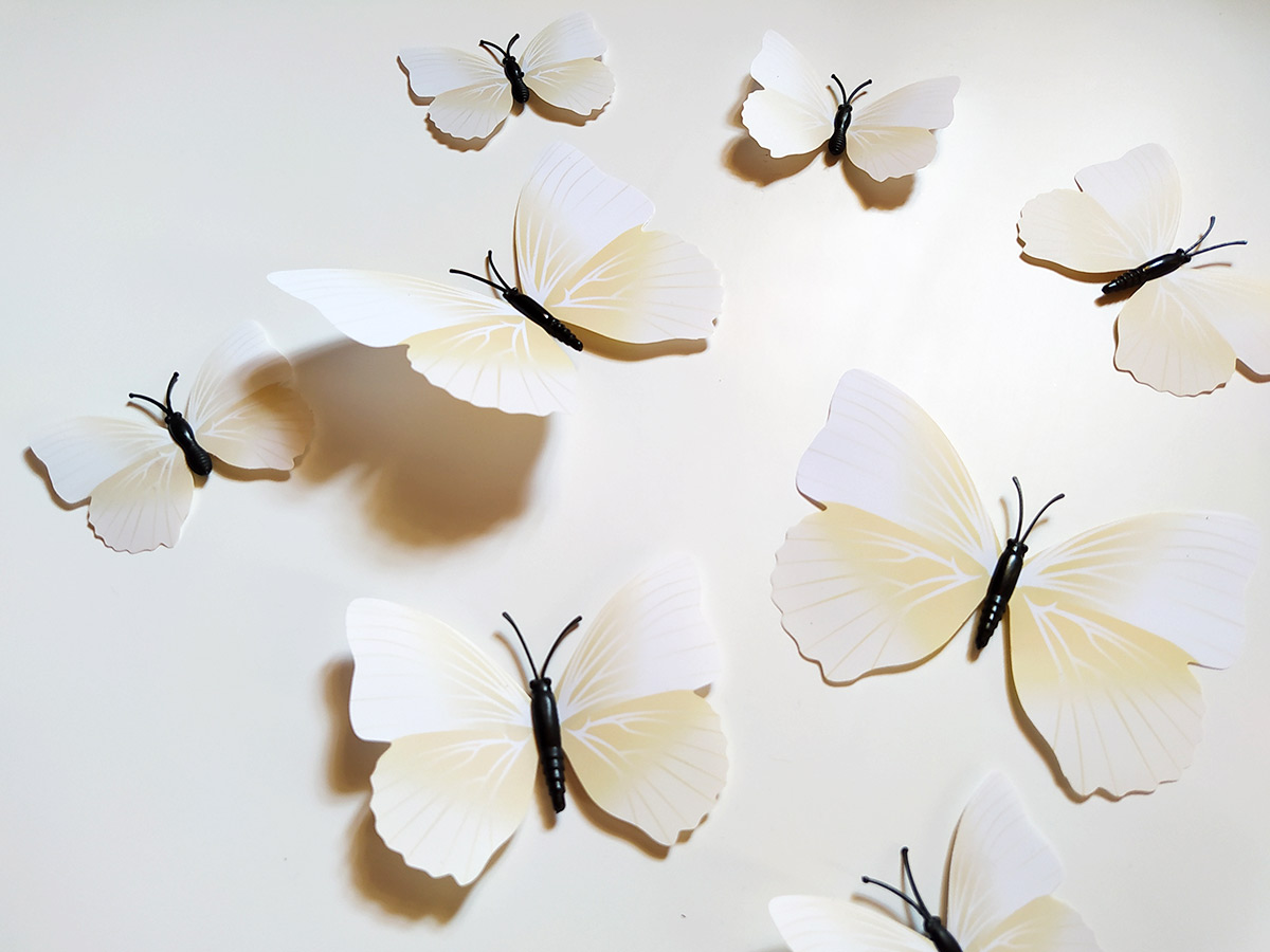 3D dekorace motýli béžovobílí, 3D samolepky na zeď motýli béžovobílí, 3D nálepky na zeď motýlci béžovobílí, 3D dekorace na stěnu motýlci béžovobílí