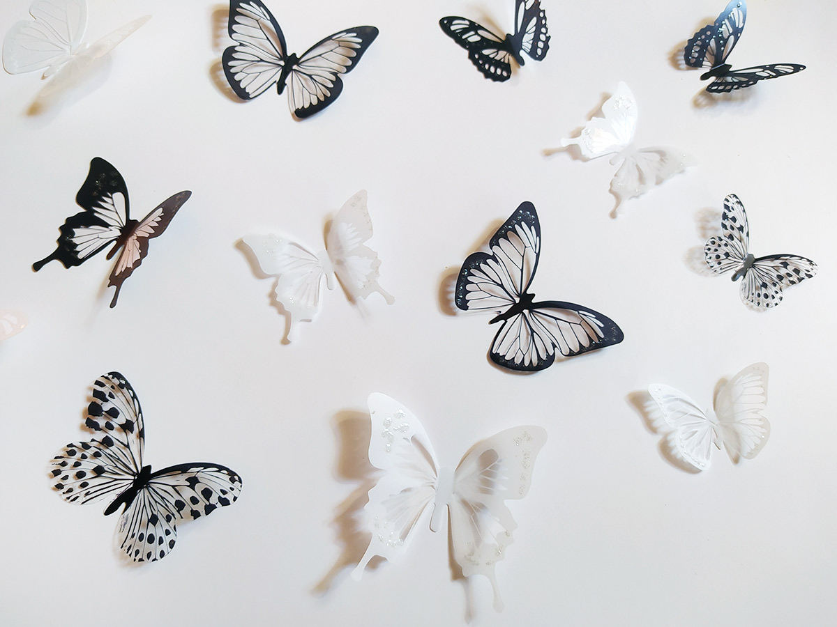 3D dekorace motýlci černí a bílí, 3D samolepky na zeď motýli černí a bílí, 3D nálepky na zeď motýlci černí a bílí, 3D dekorace na stěnu motýlci černí a bílí