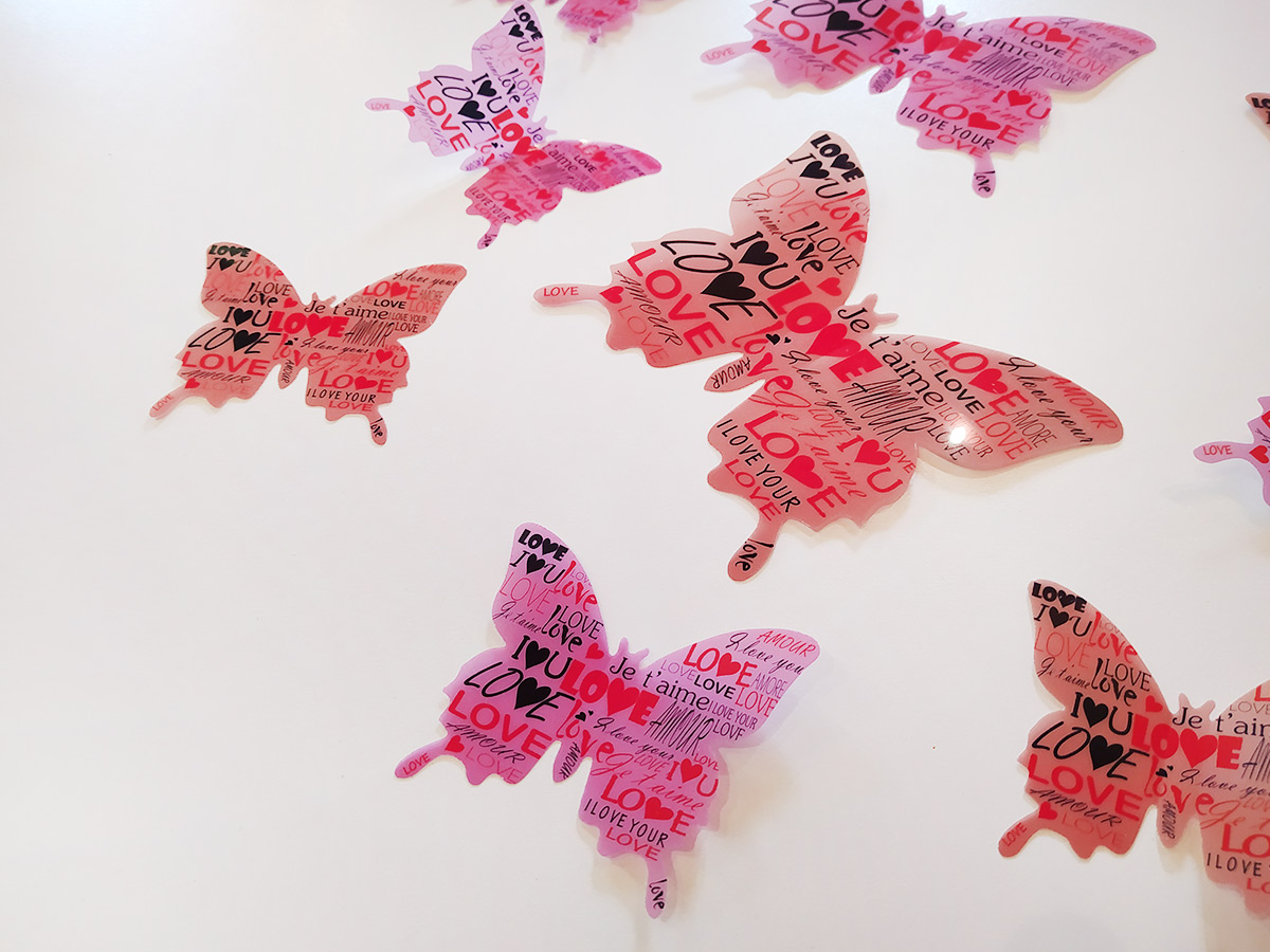 3D dekorace motýli růžoví love, 3D samolepky na zeď motýli růžoví love, 3D nálepky na zeď motýlci růžoví love, 3D dekorace na stěnu motýlci růžoví love