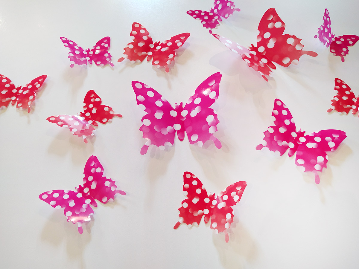 3D dekorace motýli růžoví červení s puntíky, 3D samolepky na zeď motýli růžoví červení s puntíky, 3D nálepky na zeď motýlci růžoví červení s puntíky, 3D dekorace na stěnu motýlci růžoví červení s puntíky