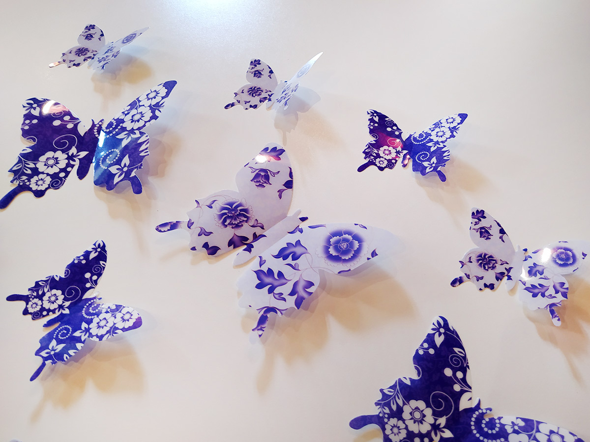 3D motýlci modří s květy 12 ks, 3D samolepky na zeď modří s květy 12 ks, 3D nálepky na zeď modří s květy 12 ks, 3D dekorace na stěnu motýlci modří s květy 12 ks