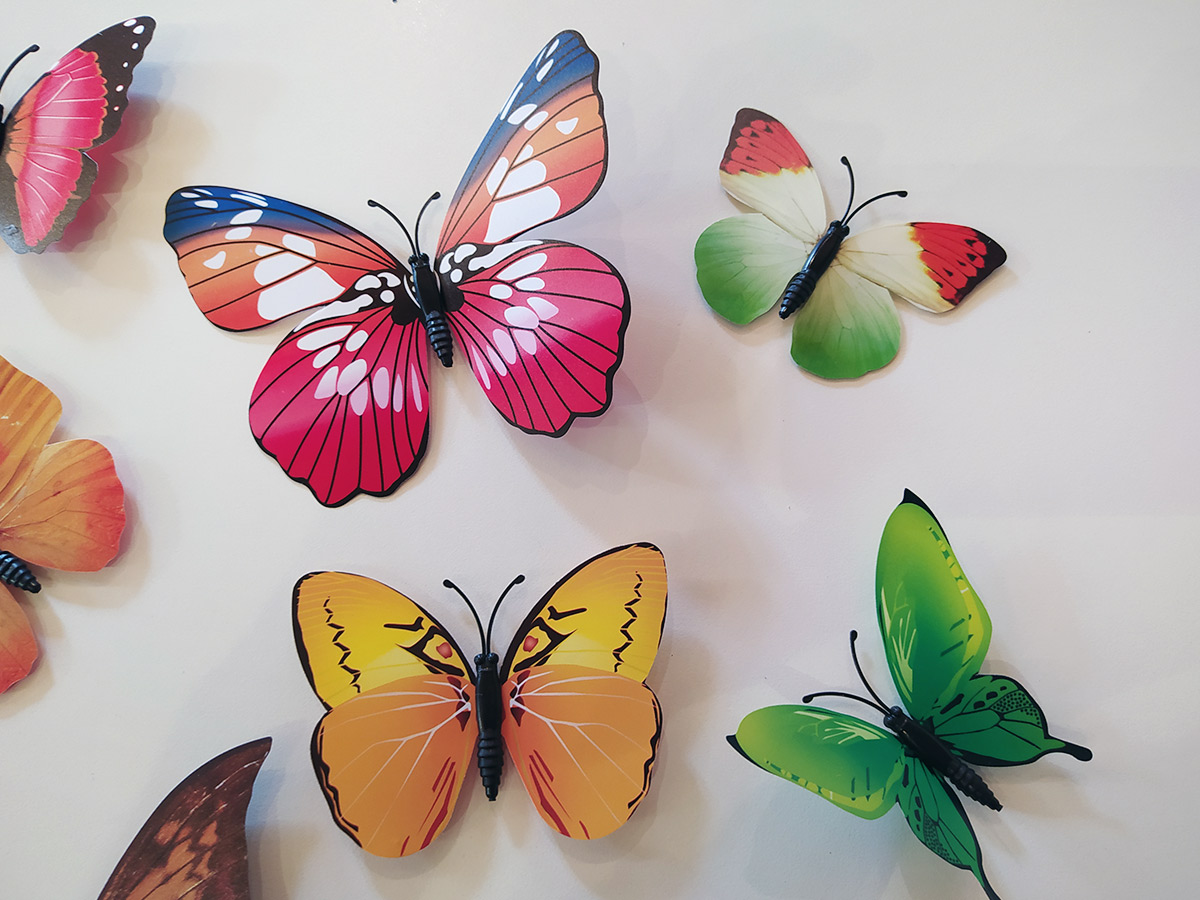 3D dekorace motýli mix barev, 3D samolepky na zeď motýli mix barev, 3D nálepky na zeď motýlci mix barev, 3D dekorace na stěnu motýlci mix barev